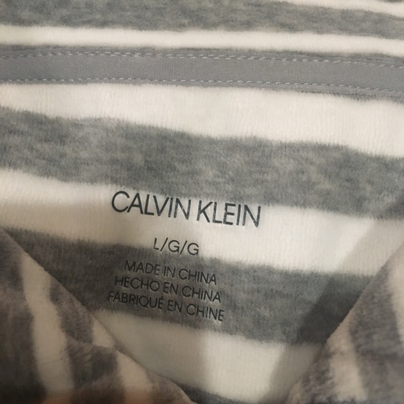 Calvin Klein Sweater - Picture 4 of 5